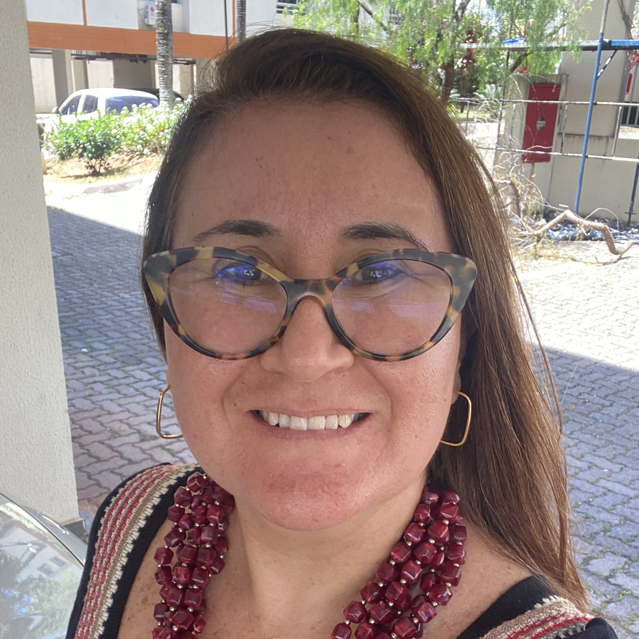 Profª. Me. Daniela Laender Caldeira