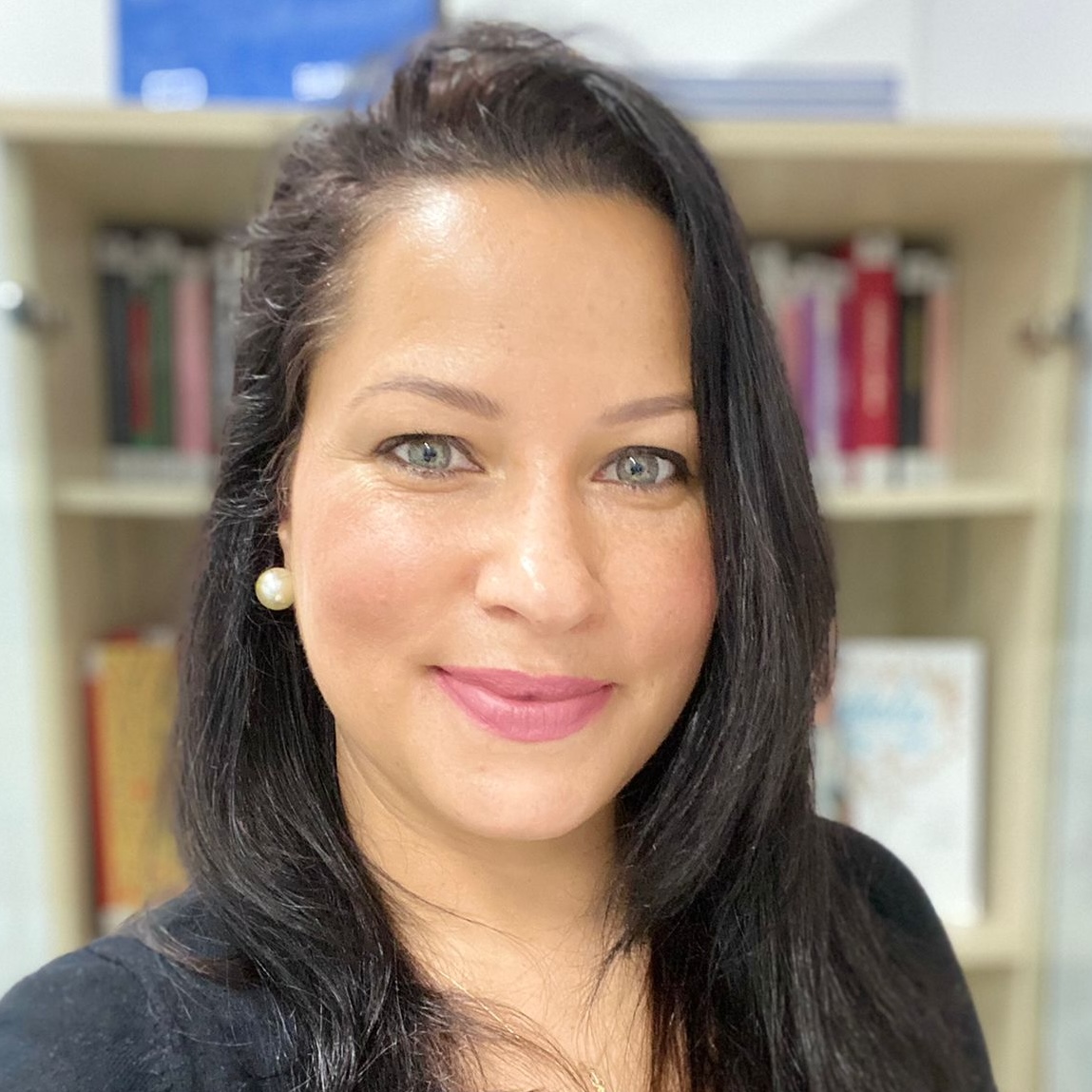 Drª. Aline Elisabete Pereira